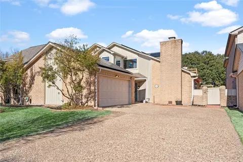 2910 Broadmoor Dr, Bryan, TX 77802