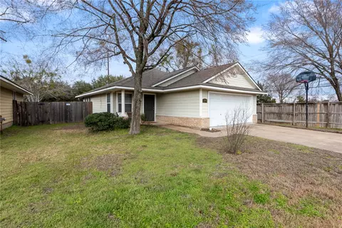 2100 Craftwood Pl, Bryan, TX 77801