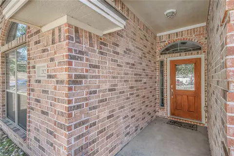 212 Rugen Ln, College Station, TX 77845