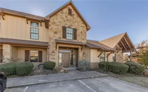 3227 Sergeant Dr, College Station, TX 77845