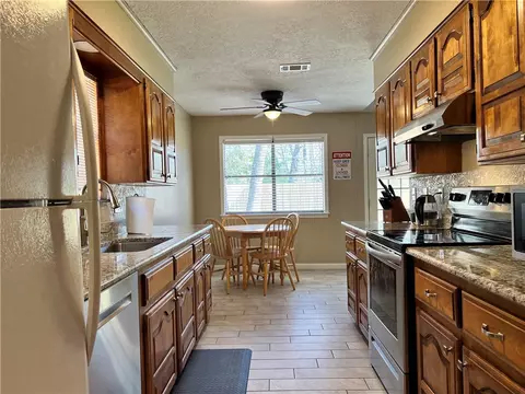 2112 Pantera Dr, Bryan, TX 77807 photo 8