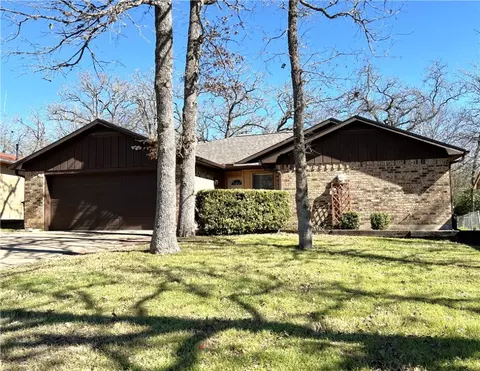 2112 Pantera Dr, Bryan, TX 77807
