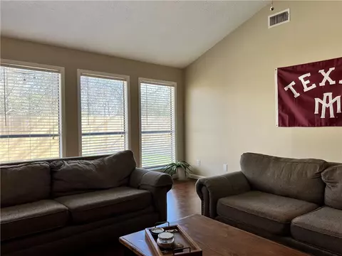2112 Pantera Dr, Bryan, TX 77807 photo 4