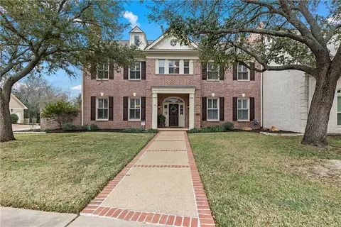 1314 Brook Hollow Dr, Bryan, TX 77802