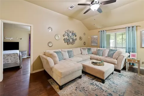 3215 Timberline Dr, Bryan, TX 77803 photo 4