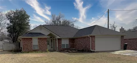 104 N North Hills Circle Cir W, Franklin, TX 77856