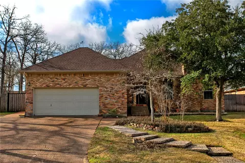 702 Summerglen Dr, College Station, TX 77840