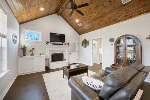 10187 Hampton Ct, Iola, TX 77861 photo 7