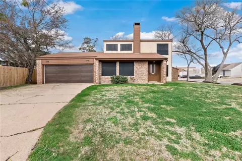 3725 Sweetbriar Dr, Bryan, TX 77802