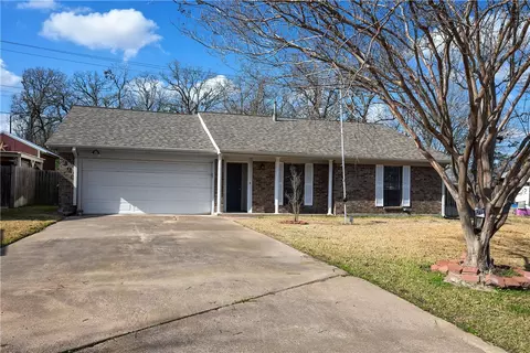 904 Wedgewood Cir, Bryan, TX 77801