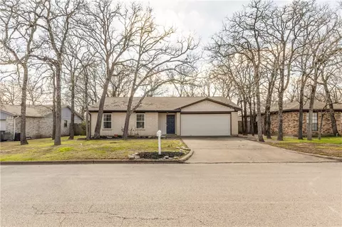 2824 Forestwood Dr, Bryan, TX 77801