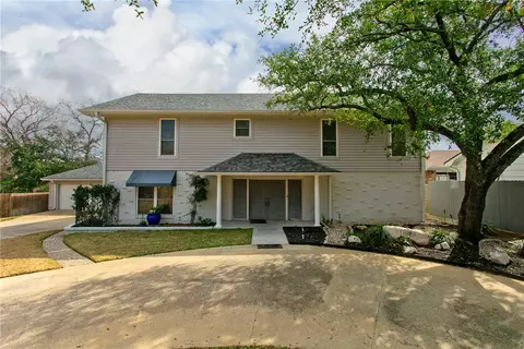 2506 Towering Oaks Dr, Bryan, TX 77802