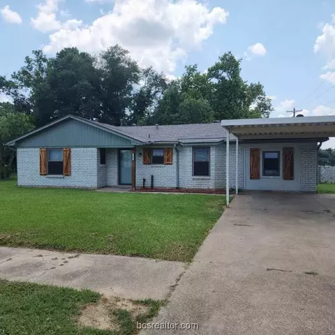 1602 Cedar St W, Hearne, TX 77859