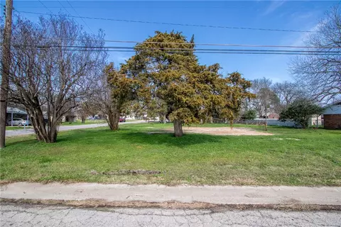306 N Temple St, Caldwell, TX 77836