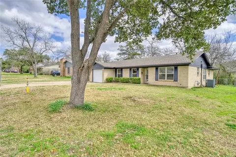 1209 Esther Blvd, Bryan, TX 77802 photo 2