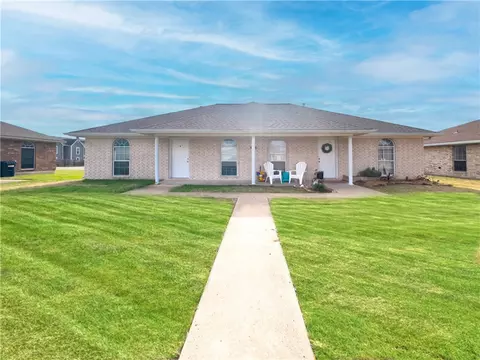 906 Camellia Ct, College Station, TX 77840