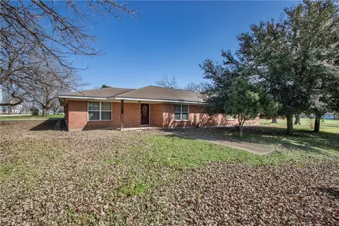1006 N Hull St, Caldwell, TX 77836
