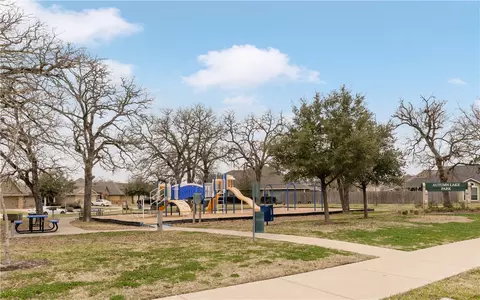 2008 Turning Leaf Dr, Bryan, TX 77807 photo 20
