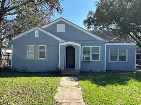 Exterior - 111 Lake St, Bryan, TX 77801 photo 2 of 4