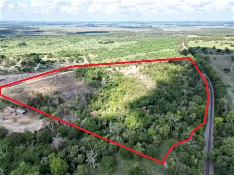 212 Benton Rd, Navasota, TX 77868