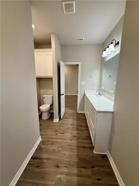 Bath - 1501 Conroy St, Bryan, TX 77808 photo 3 of 3