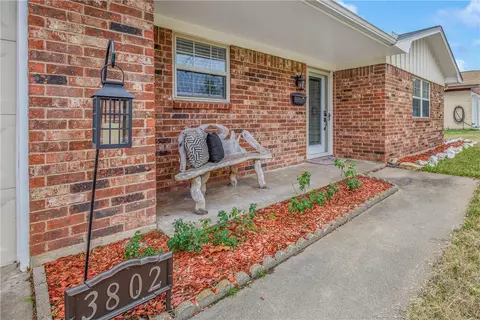 3802 Kelli Ln, Bryan, TX 77802 photo 3
