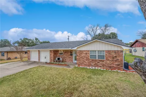 3802 Kelli Ln, Bryan, TX 77802 photo 2