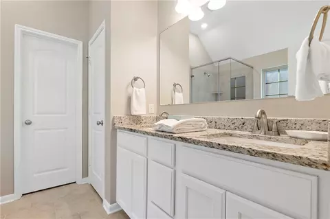 Bath - 2105 Stubbs Dr, Bryan, TX 77807 photo 2 of 3
