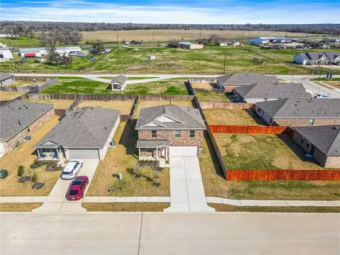 8002 Greens Ln, Navasota, TX 77868