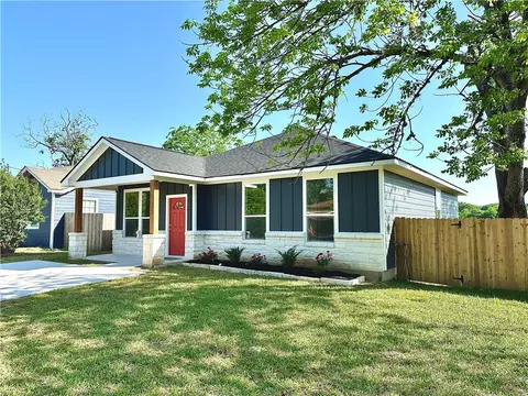 218 Plum St, Bryan, TX 77803 photo 2