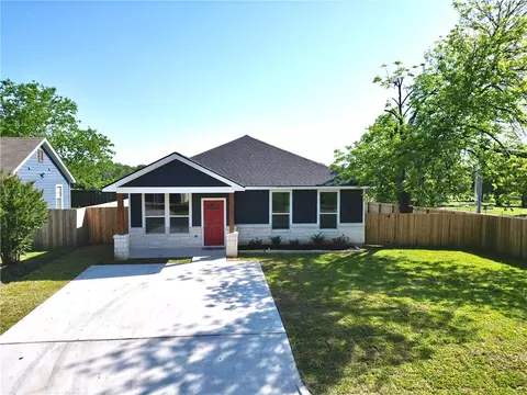 218 Plum St, Bryan, TX 77803 photo 4