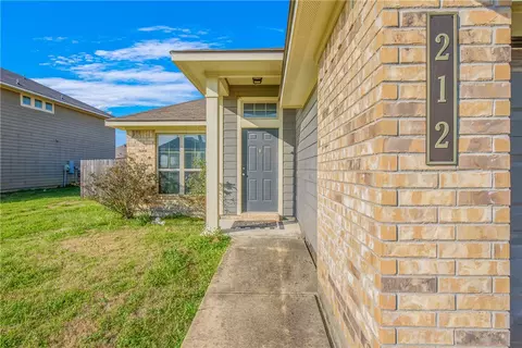 212 Wild Flower Ct, Navasota, TX 77868