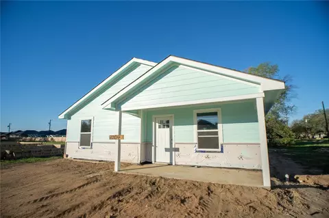 1704 Pine St, Hearne, TX 77859