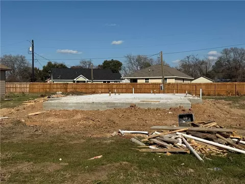1705 Pine St, Hearne, TX 77859