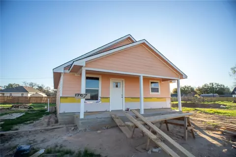 1707 Pine St, Hearne, TX 77859
