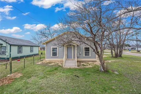 218 N Commerce St, Bremond, TX 76629