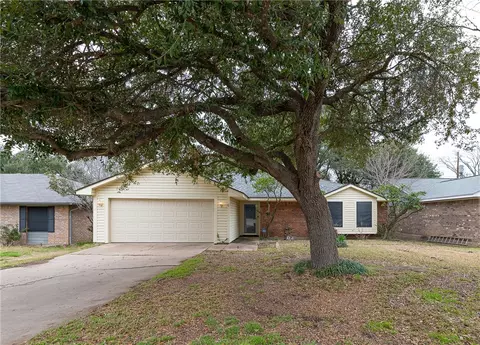 4103 Willow Oak St, Bryan, TX 77802