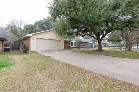 4103 Willow Oak St, Bryan, TX 77802 photo 2