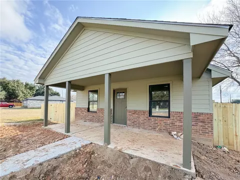 9 Lenora Dr, Hearne, TX 77859