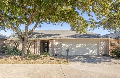 1216 Brook Hollow Ct, Bryan, TX 77802