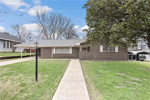 602 W Fox St, Caldwell, TX 77836