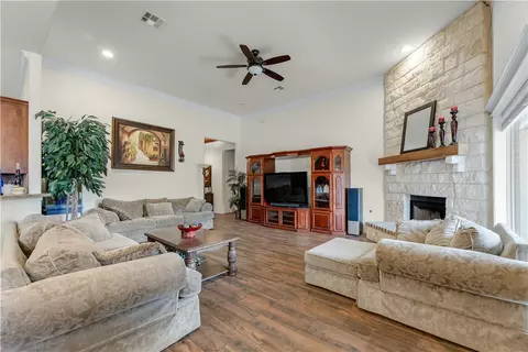 7833 Mapache Ct, Bryan, TX 77808 photo 7