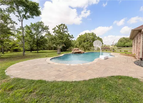 7833 Mapache Ct, Bryan, TX 77808 photo 3