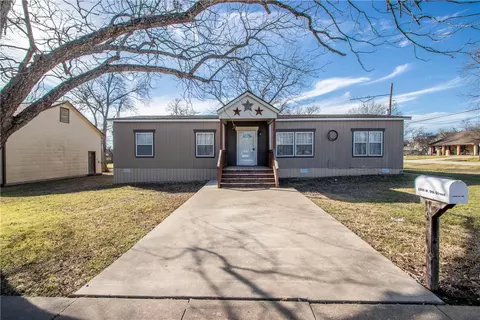 1500 W 9th St, Caldwell, TX 77836
