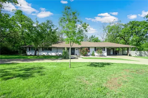 735 Shady Ln, Bryan, TX 77802