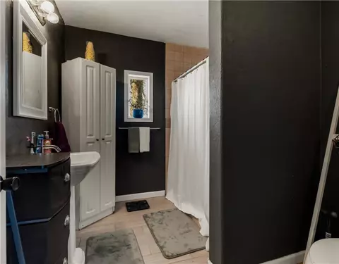 Bath - 5290 Sandy Point Rd, Bryan, TX 77807 photo 1 of 2