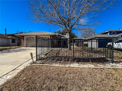 2905 Fairchild Dr, Bryan, TX 77803