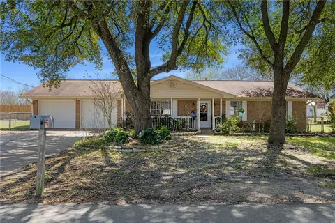 203 W Limit St, Madisonville, TX 77864