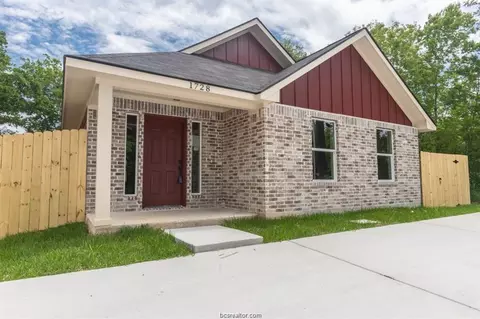 1728 Louis St, Bryan, TX 77803