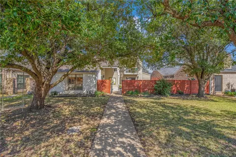 2613 Rustling Oaks Dr, Bryan, TX 77802